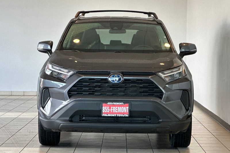 Toyota RAV4 Vehicle Full-screen Gallery Image 09