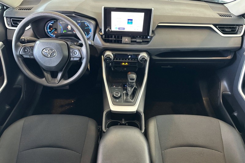 Toyota RAV4 Vehicle Full-screen Gallery Image 13