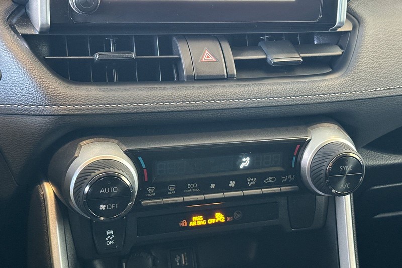 Toyota RAV4 Vehicle Full-screen Gallery Image 21