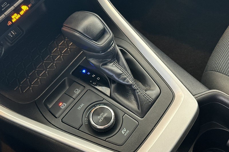 Toyota RAV4 Vehicle Full-screen Gallery Image 22