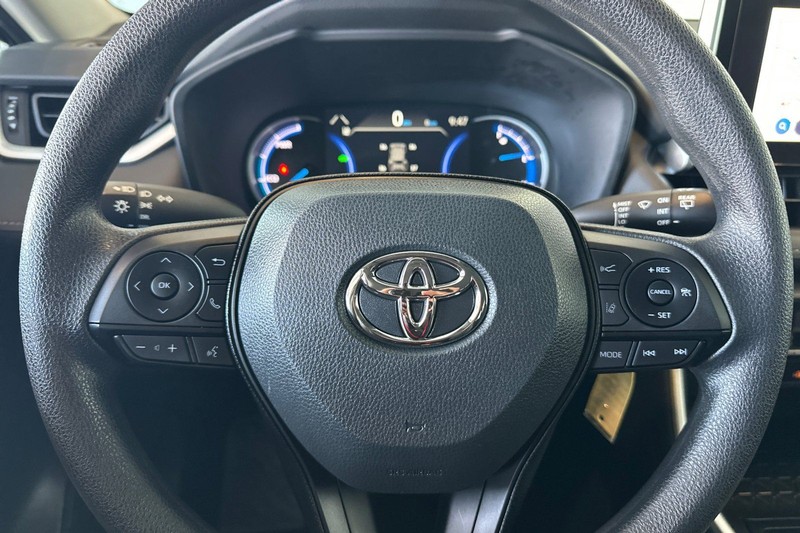 Toyota RAV4 Vehicle Full-screen Gallery Image 23