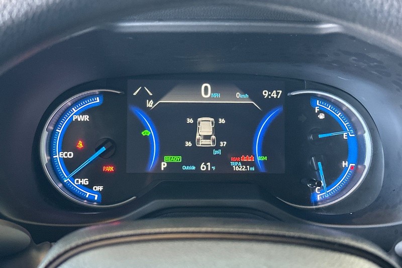 Toyota RAV4 Vehicle Full-screen Gallery Image 24