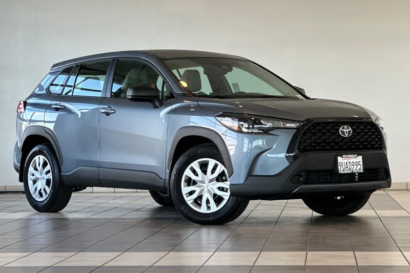 Toyota Corolla Cross Vehicle Full-screen Gallery Image 02