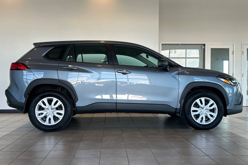 Toyota Corolla Cross Vehicle Full-screen Gallery Image 03