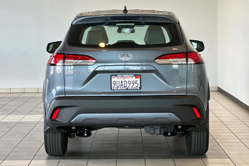 Toyota Corolla Cross Vehicle Full-screen Gallery Image 05