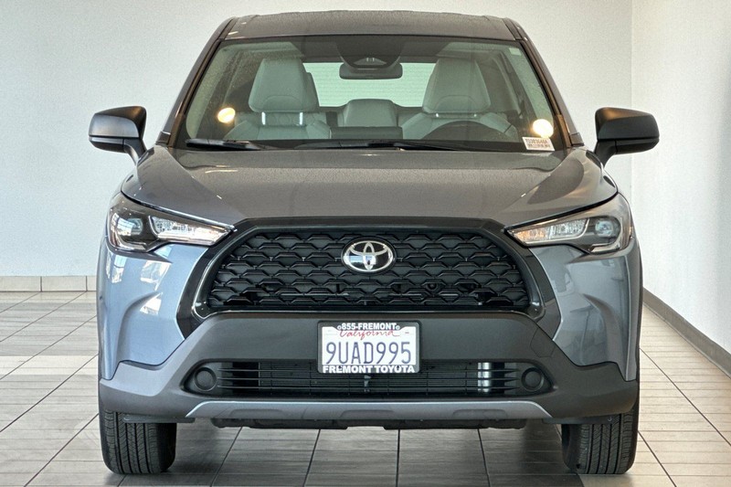 Toyota Corolla Cross Vehicle Full-screen Gallery Image 09