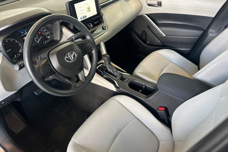 Toyota Corolla Cross Vehicle Full-screen Gallery Image 10