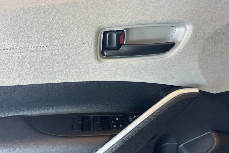 Toyota Corolla Cross Vehicle Full-screen Gallery Image 11