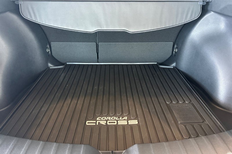 Toyota Corolla Cross Vehicle Full-screen Gallery Image 15