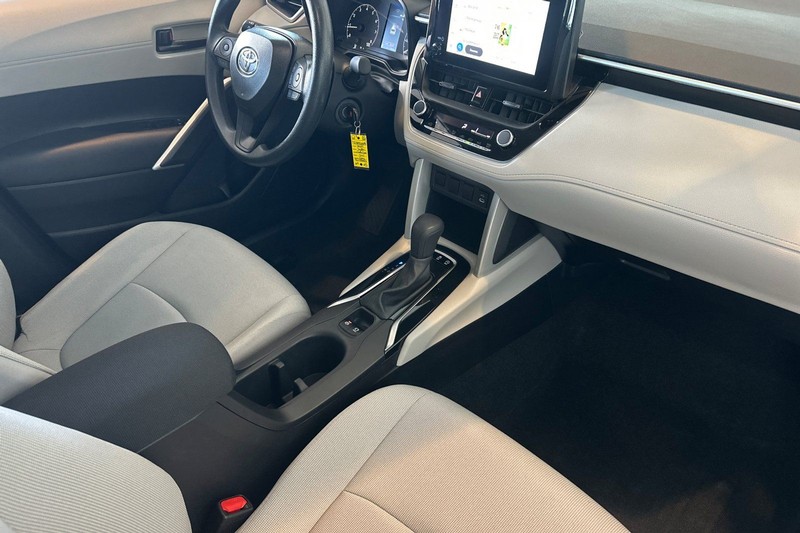 Toyota Corolla Cross Vehicle Full-screen Gallery Image 16