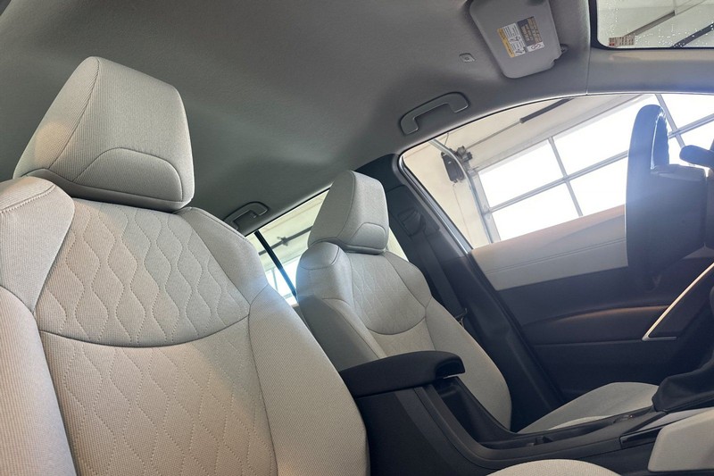 Toyota Corolla Cross Vehicle Full-screen Gallery Image 17