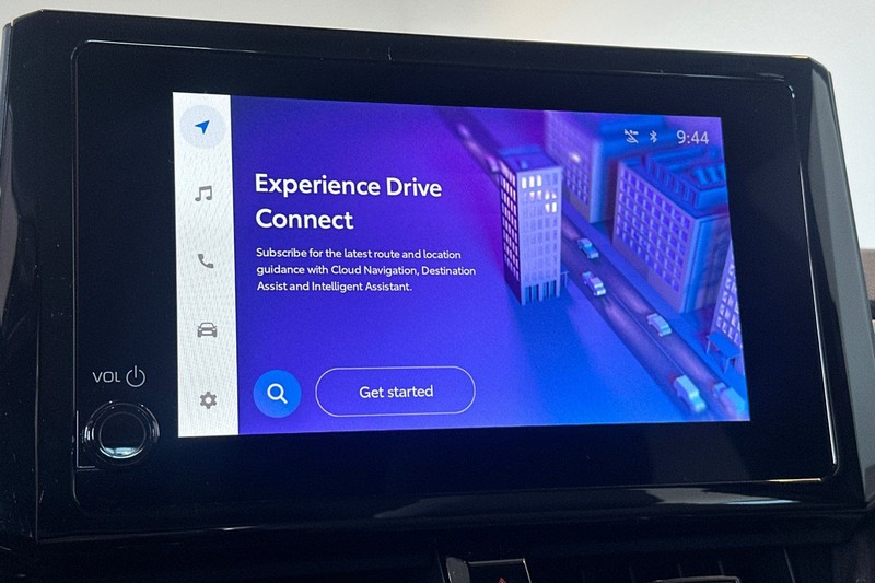 Toyota Corolla Cross Vehicle Full-screen Gallery Image 19