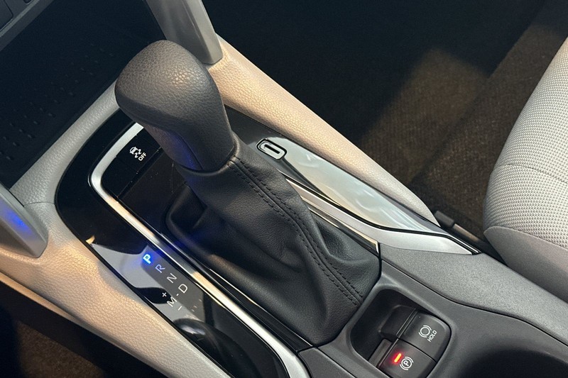 Toyota Corolla Cross Vehicle Full-screen Gallery Image 22