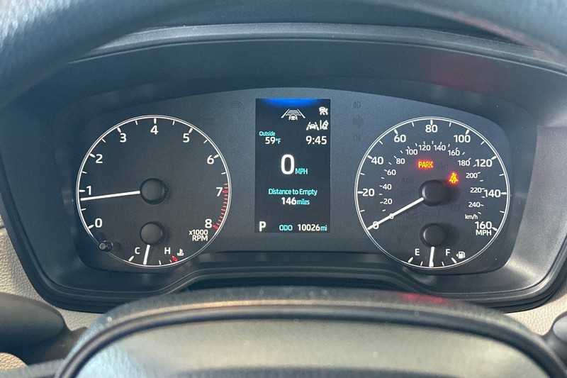 Toyota Corolla Cross Vehicle Full-screen Gallery Image 24