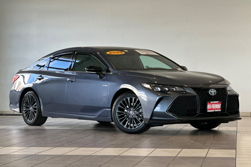 Toyota Avalon Hybrid Vehicle Full-screen Gallery Image 02