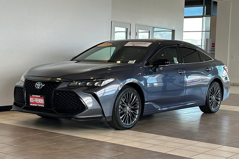 Toyota Avalon Hybrid Vehicle Full-screen Gallery Image 08