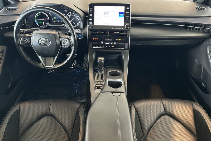Toyota Avalon Hybrid Vehicle Full-screen Gallery Image 13