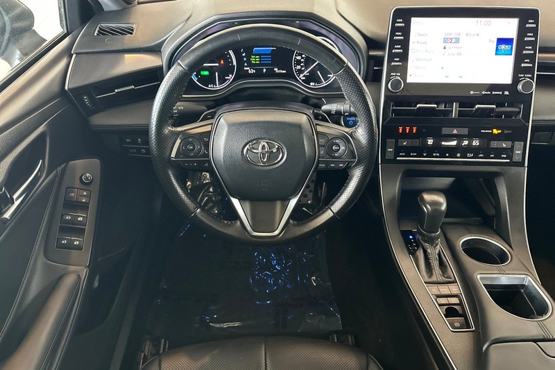 Toyota Avalon Hybrid Vehicle Full-screen Gallery Image 14