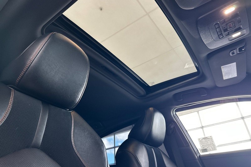 Toyota Avalon Hybrid Vehicle Full-screen Gallery Image 16