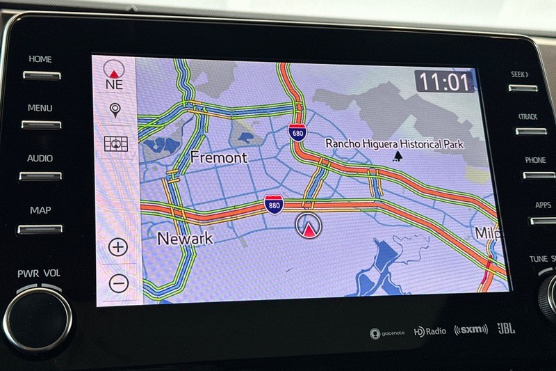 Toyota Avalon Hybrid Vehicle Full-screen Gallery Image 18