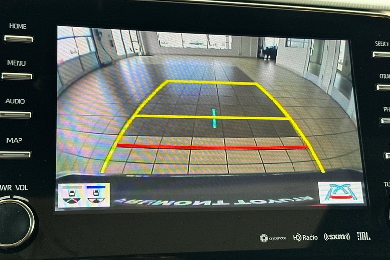 Toyota Avalon Hybrid Vehicle Full-screen Gallery Image 19