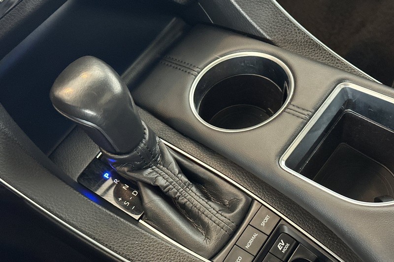 Toyota Avalon Hybrid Vehicle Full-screen Gallery Image 21