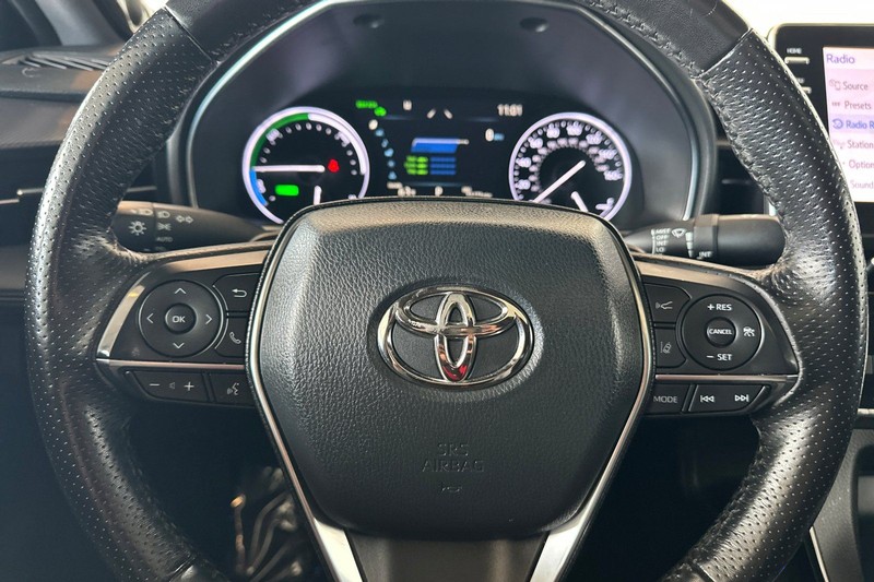 Toyota Avalon Hybrid Vehicle Full-screen Gallery Image 23