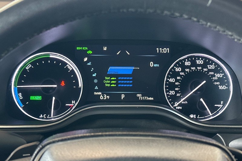 Toyota Avalon Hybrid Vehicle Full-screen Gallery Image 24