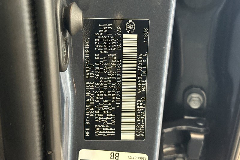 Toyota Avalon Hybrid Vehicle Full-screen Gallery Image 29