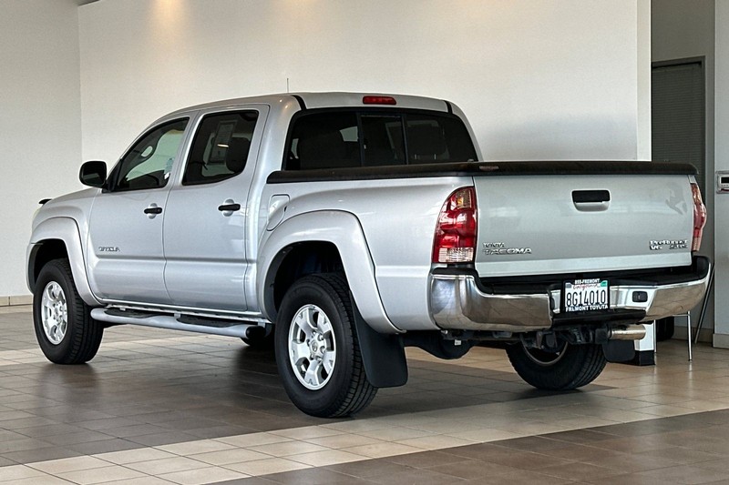 Toyota Tacoma Vehicle Full-screen Gallery Image 06