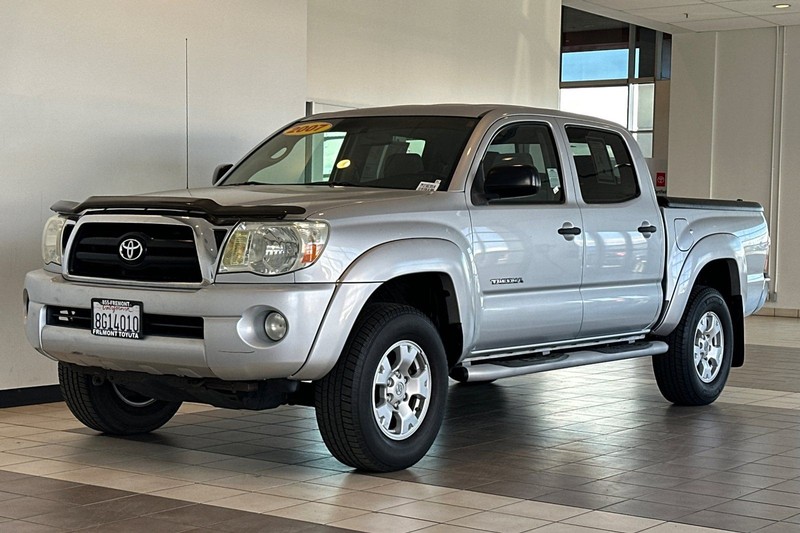 Toyota Tacoma Vehicle Full-screen Gallery Image 08