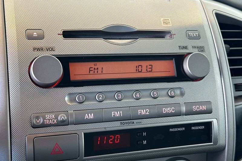 Toyota Tacoma Vehicle Full-screen Gallery Image 17