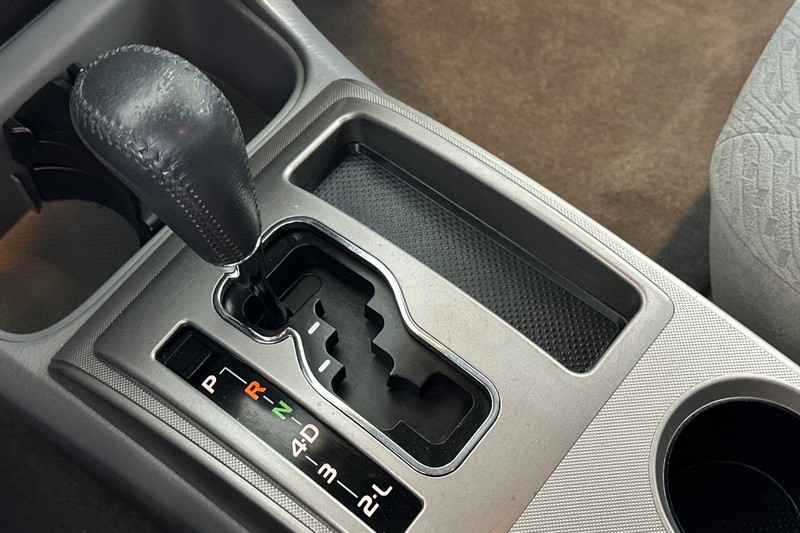 Toyota Tacoma Vehicle Full-screen Gallery Image 19