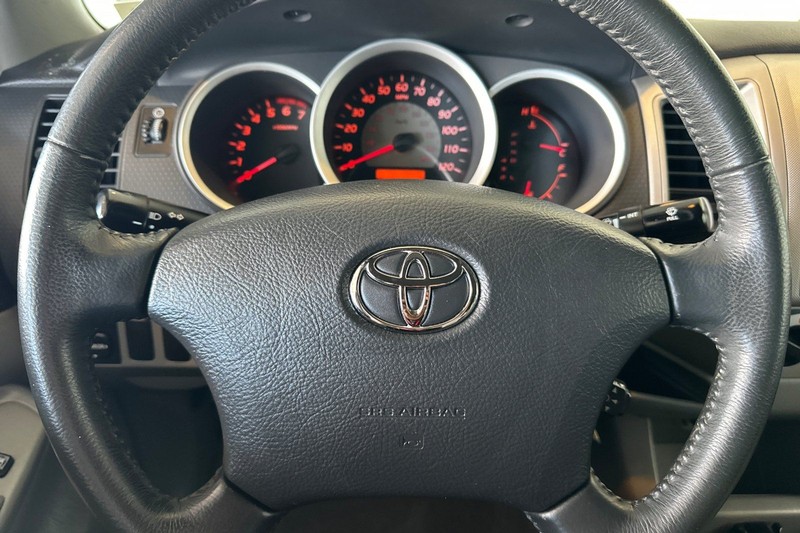 Toyota Tacoma Vehicle Full-screen Gallery Image 20