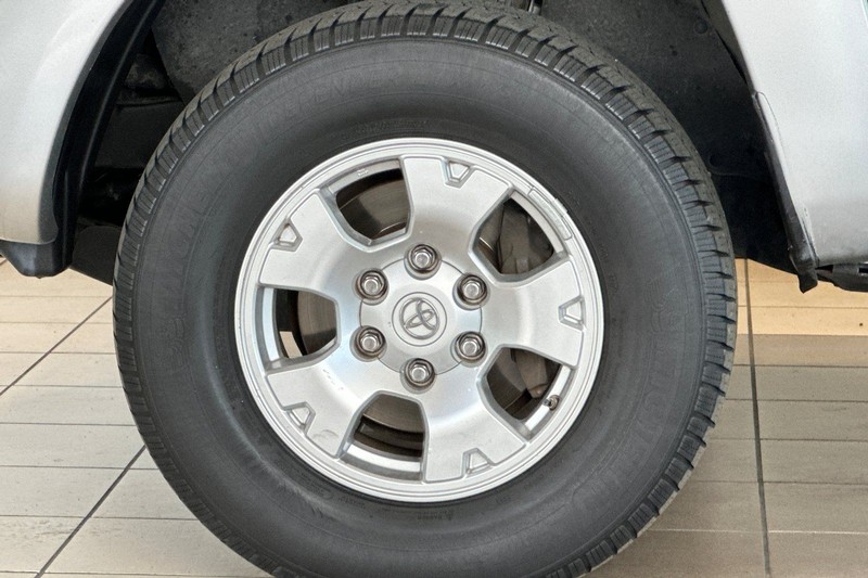 Toyota Tacoma Vehicle Full-screen Gallery Image 23