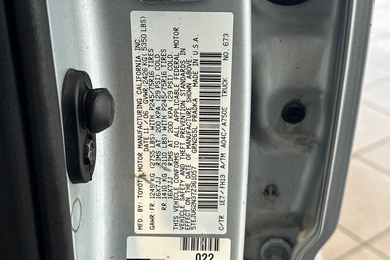 Toyota Tacoma Vehicle Full-screen Gallery Image 25