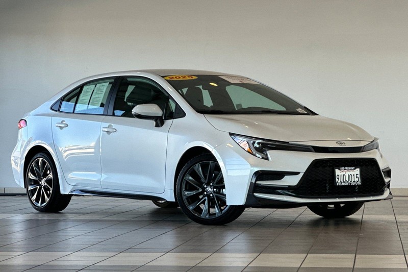 Toyota Corolla Vehicle Full-screen Gallery Image 02