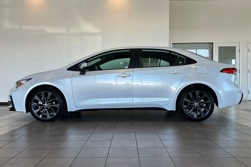 Toyota Corolla Vehicle Full-screen Gallery Image 07