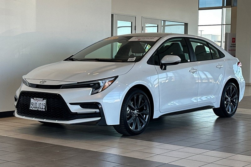 Toyota Corolla Vehicle Full-screen Gallery Image 08