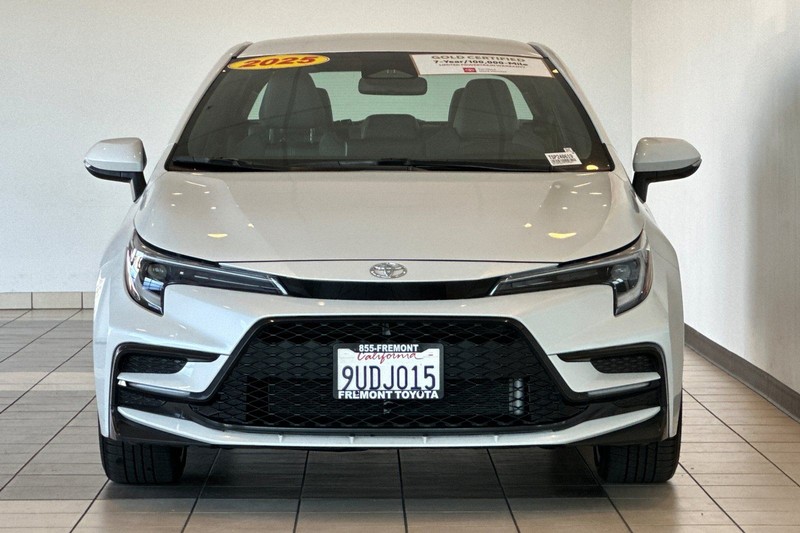 Toyota Corolla Vehicle Full-screen Gallery Image 09