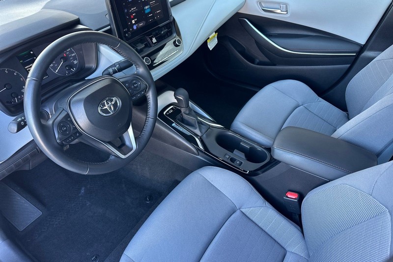 Toyota Corolla Vehicle Full-screen Gallery Image 10