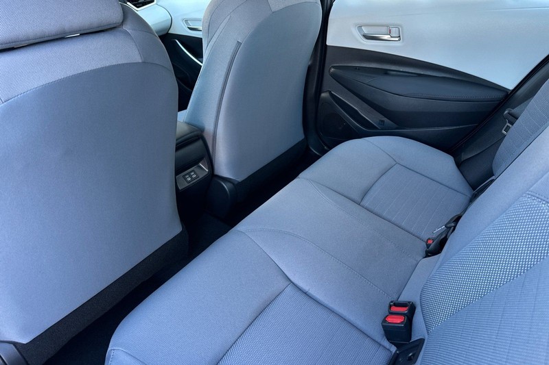 Toyota Corolla Vehicle Full-screen Gallery Image 12