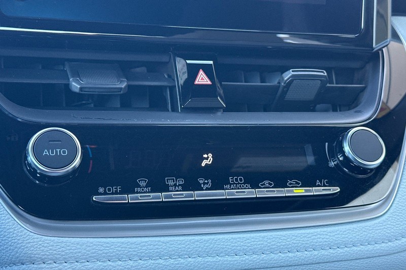 Toyota Corolla Vehicle Full-screen Gallery Image 20