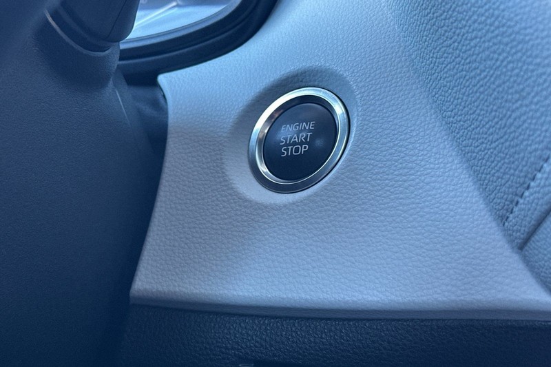 Toyota Corolla Vehicle Full-screen Gallery Image 22