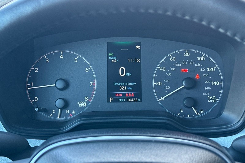 Toyota Corolla Vehicle Full-screen Gallery Image 24