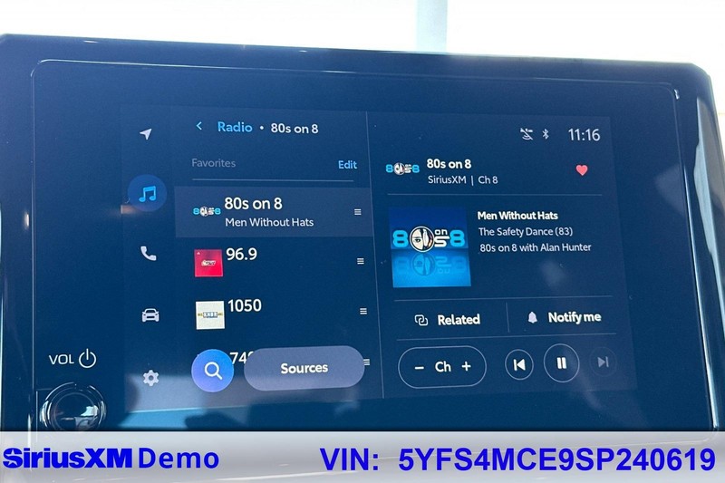 Toyota Corolla Vehicle Full-screen Gallery Image 28