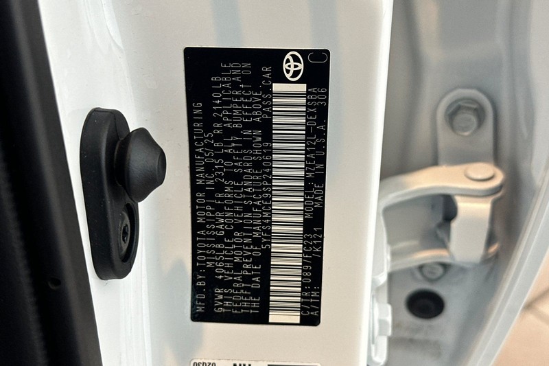 Toyota Corolla Vehicle Full-screen Gallery Image 29