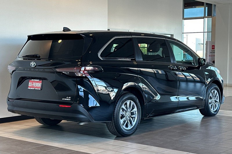 Toyota Sienna Vehicle Full-screen Gallery Image 04