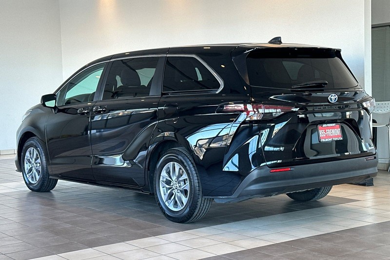 Toyota Sienna Vehicle Full-screen Gallery Image 06