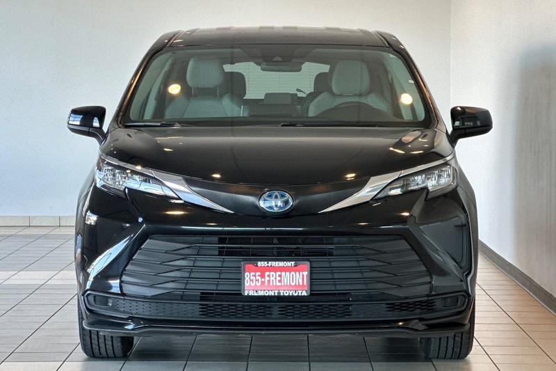 Toyota Sienna Vehicle Full-screen Gallery Image 09